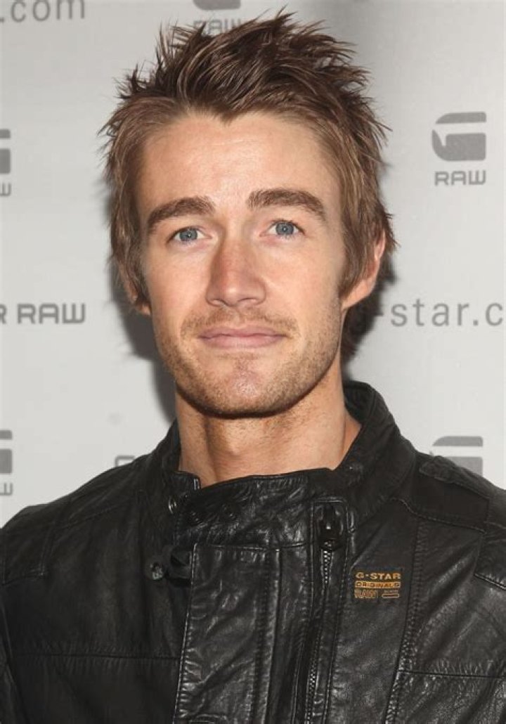 Unveiling Robert Buckley's Net Worth: Uncover His Financial Success